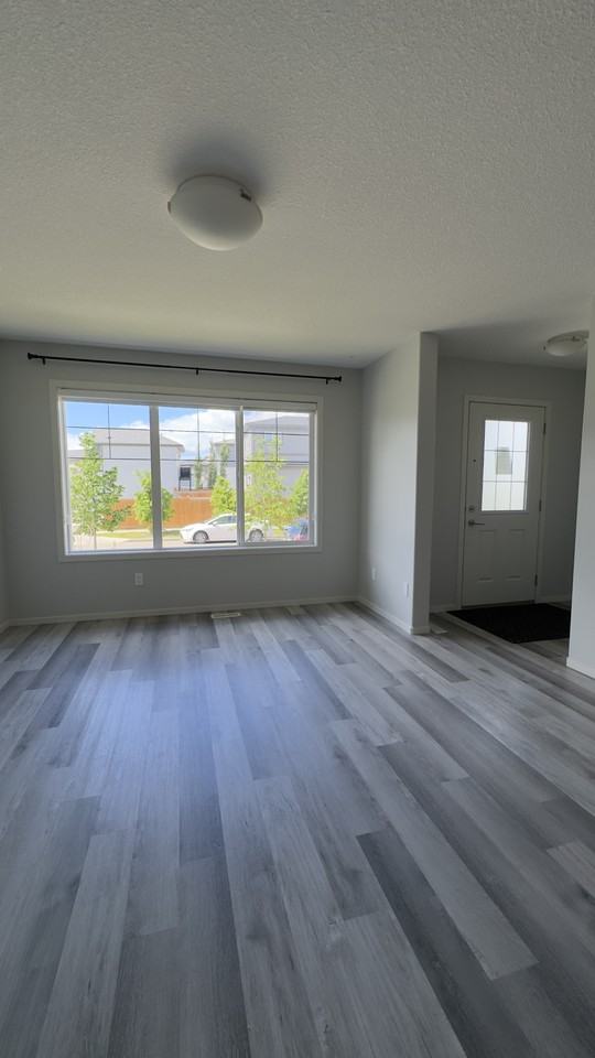 3049 66 St Nw - Photo 7 of 35