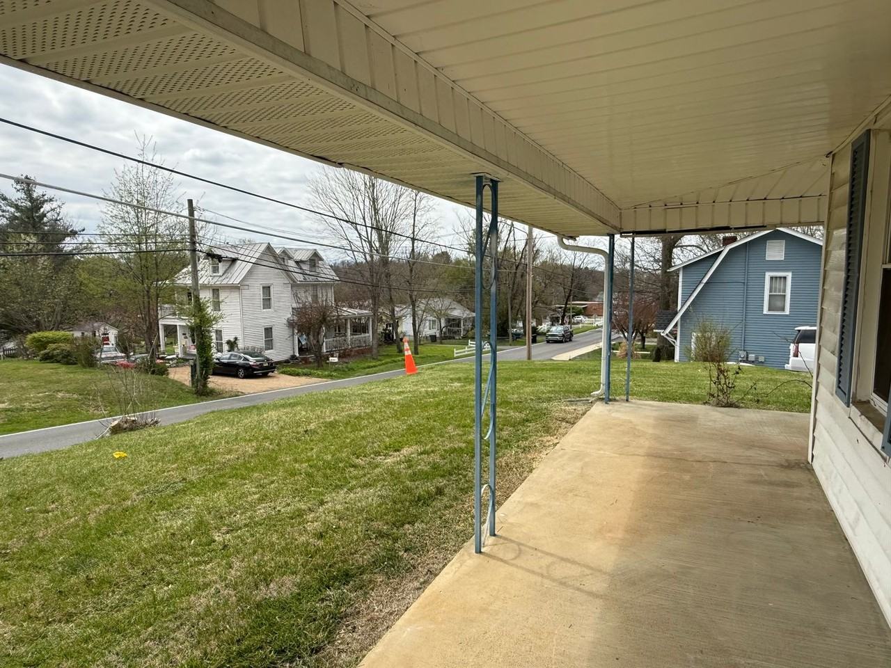 277 E Main St - Photo 4 of 19