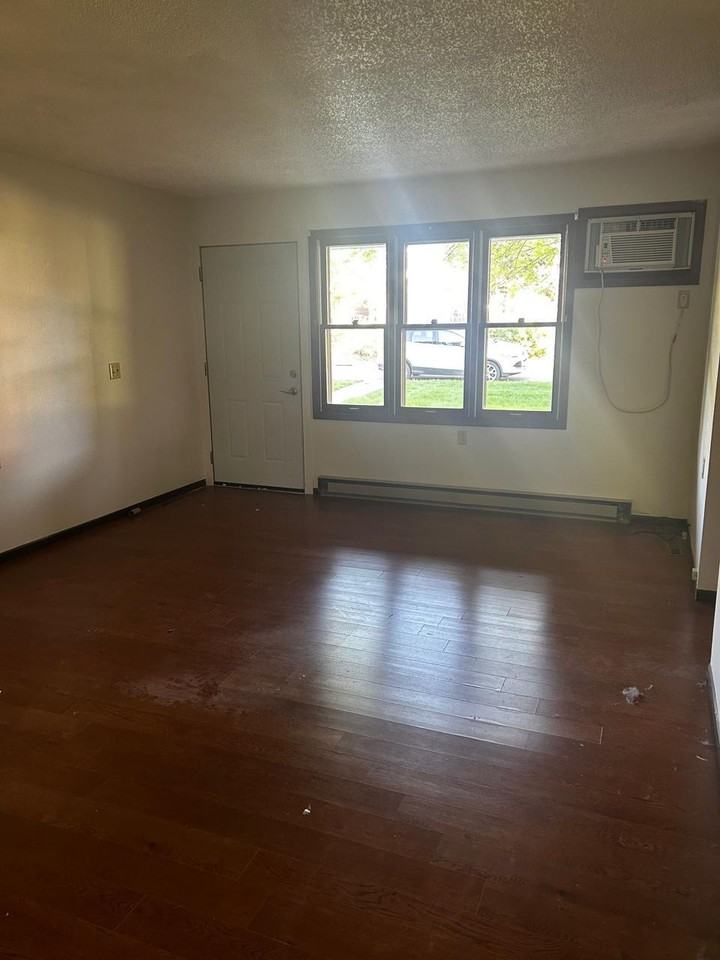 115 Walnut ST - Photo 4 of 9