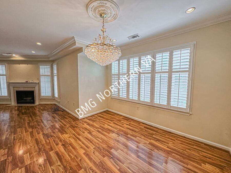 5565 Seminary Rd #404 - Photo 4 of 31