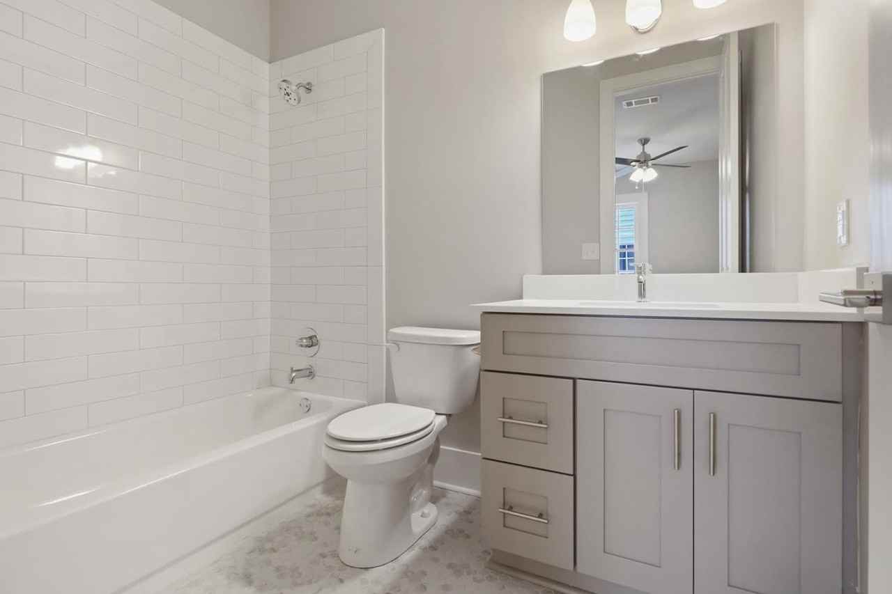 2617 Carondelet St #2619 - Photo 6 of 8