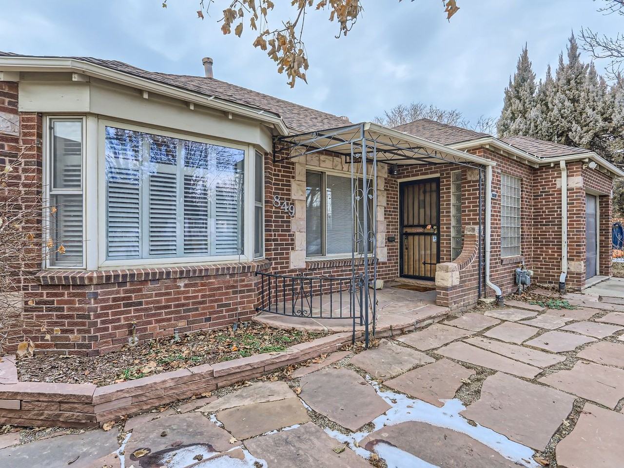 849 Grape St - Photo 4 of 28