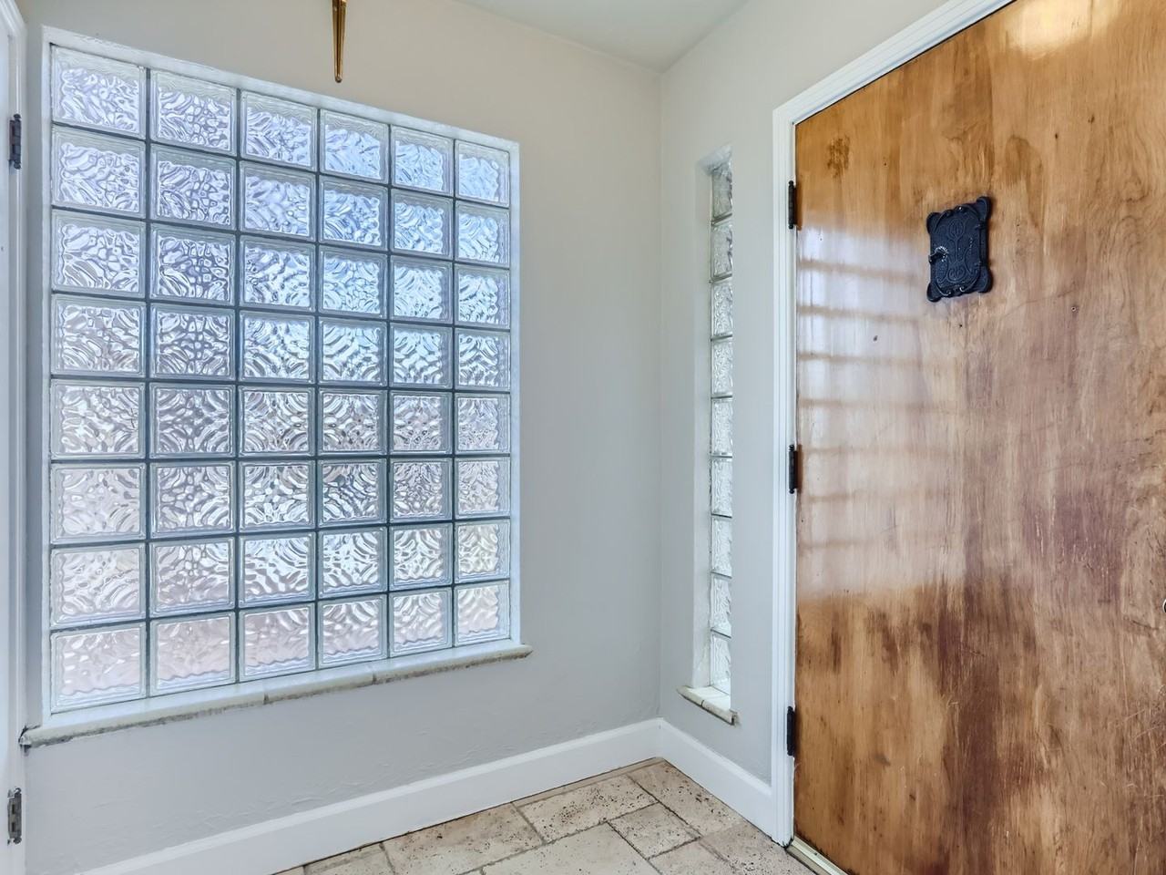 849 Grape St - Photo 5 of 28