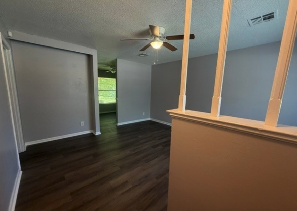 217 Townsend Dr - Photo 4 of 13