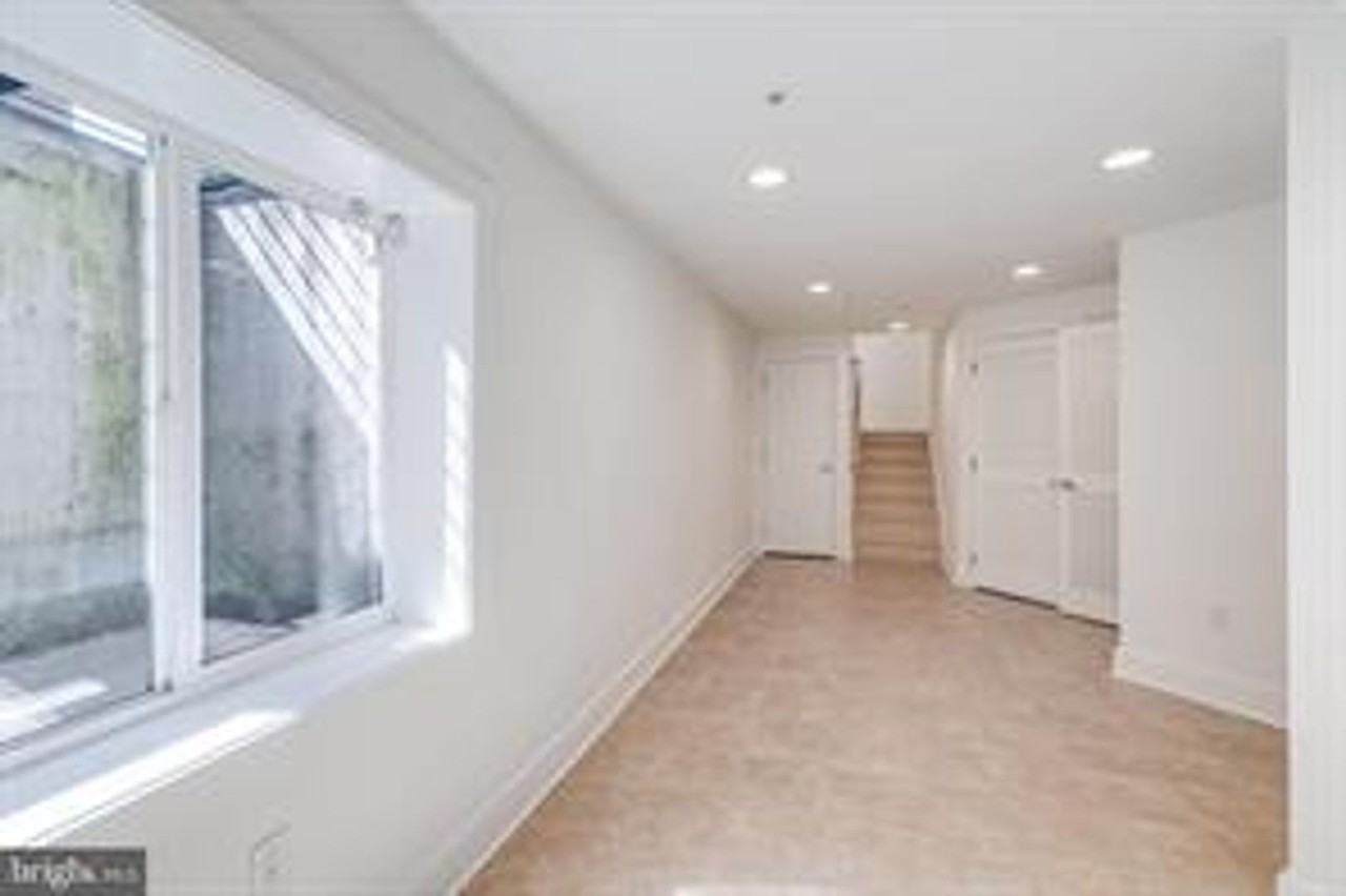 1125 N Hope St - Photo 4 of 15