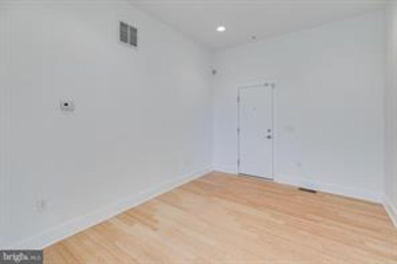 1125 N Hope St - Photo 5 of 15