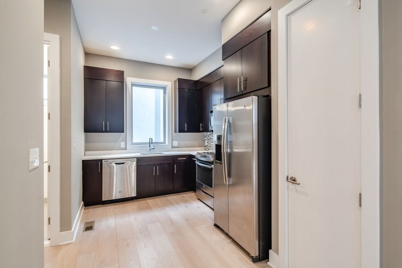 927 N Front St - Photo 5 of 18