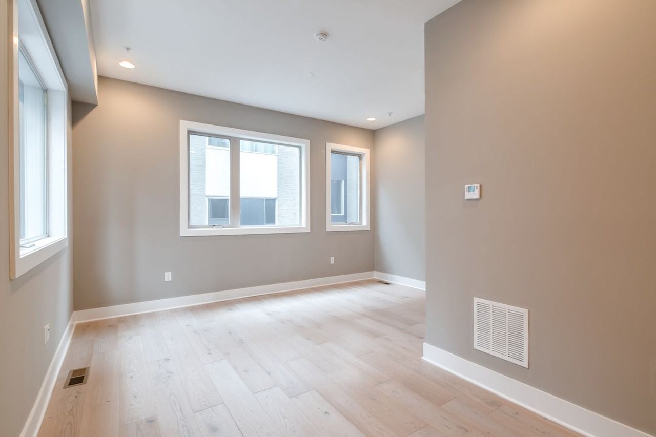 927 N Front St - Photo 6 of 18