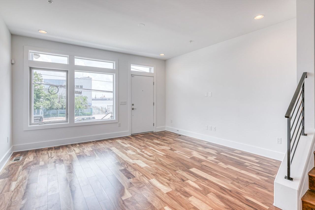 740 S Columbus Blvd - Photo 6 of 17