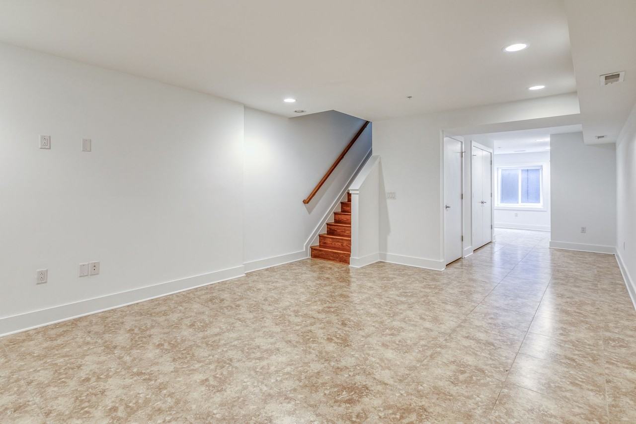 740 S Columbus Blvd - Photo 7 of 17