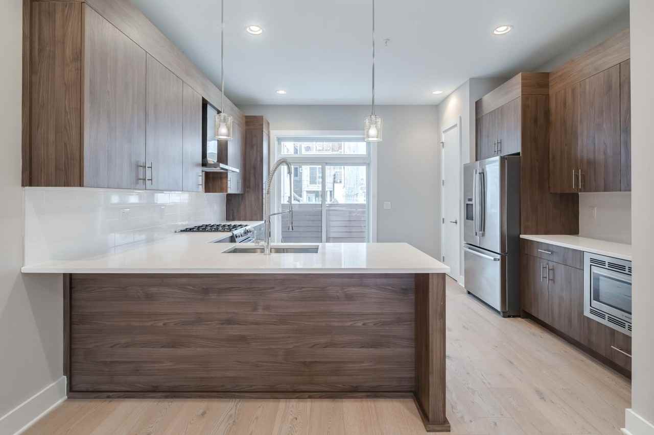 326 Fairmount Ave - Photo 4 of 29