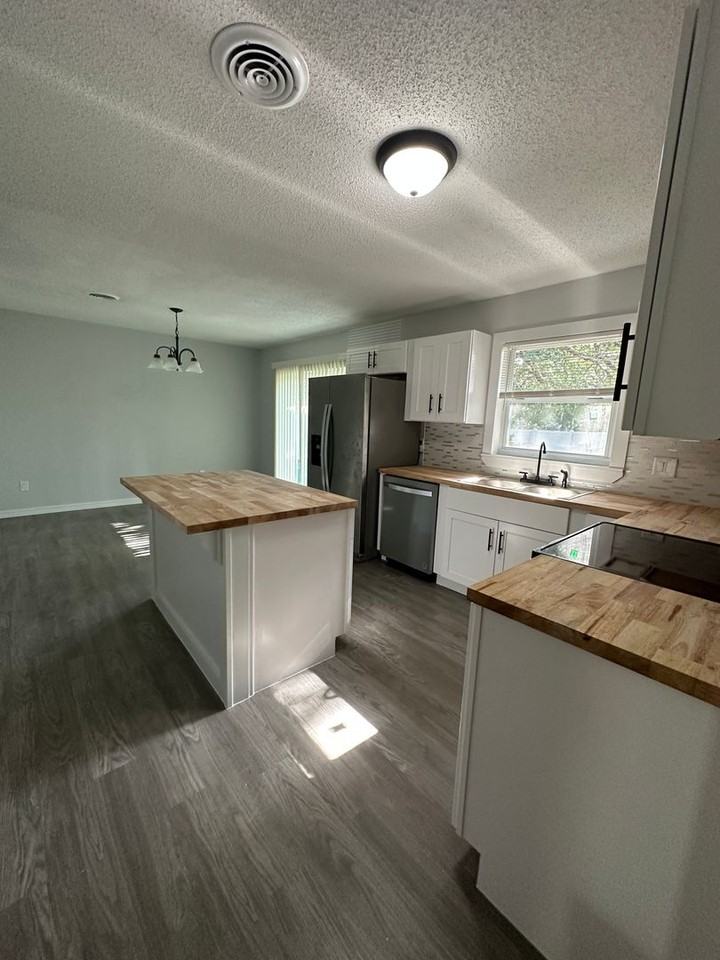 4959 Tangerine Ave - Photo 7 of 26