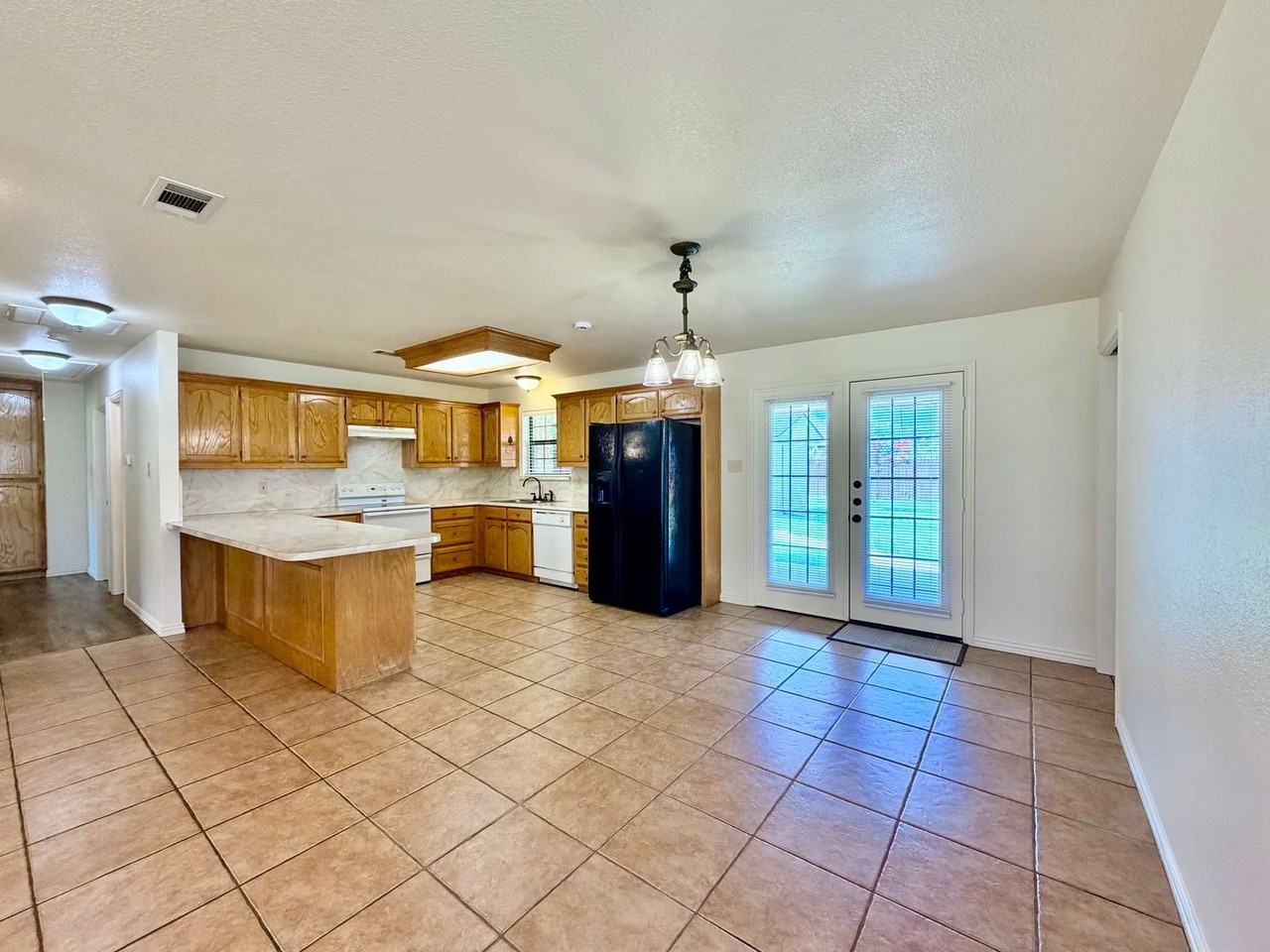 525 W Lloyd St - Photo 5 of 19