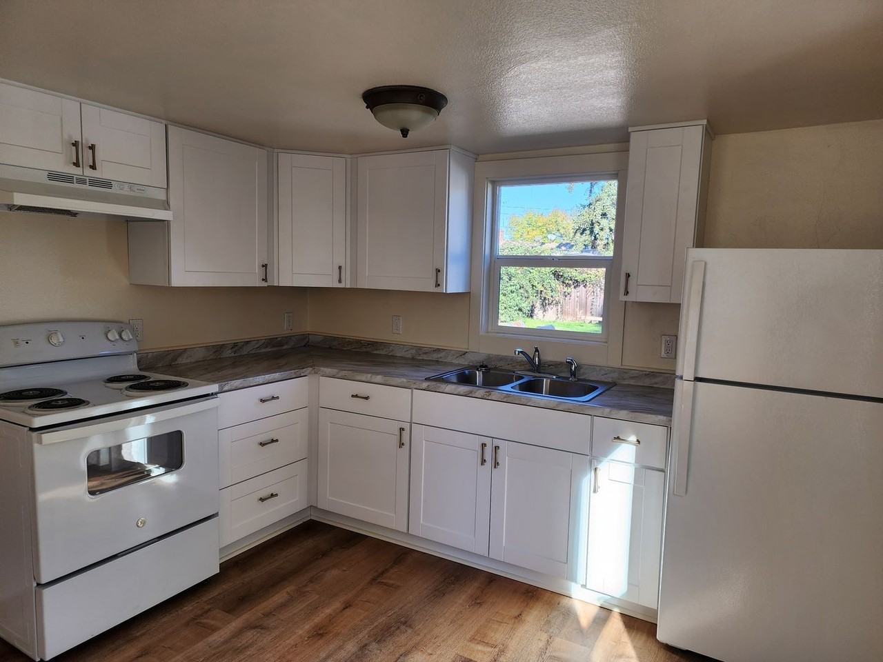 327 W K St - Photo 7 of 13