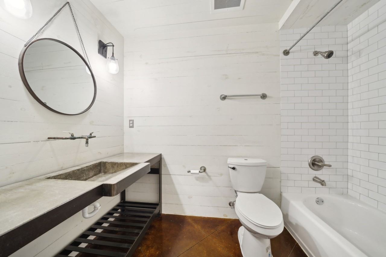 1228 15th St S #D3 - Photo 5 of 50