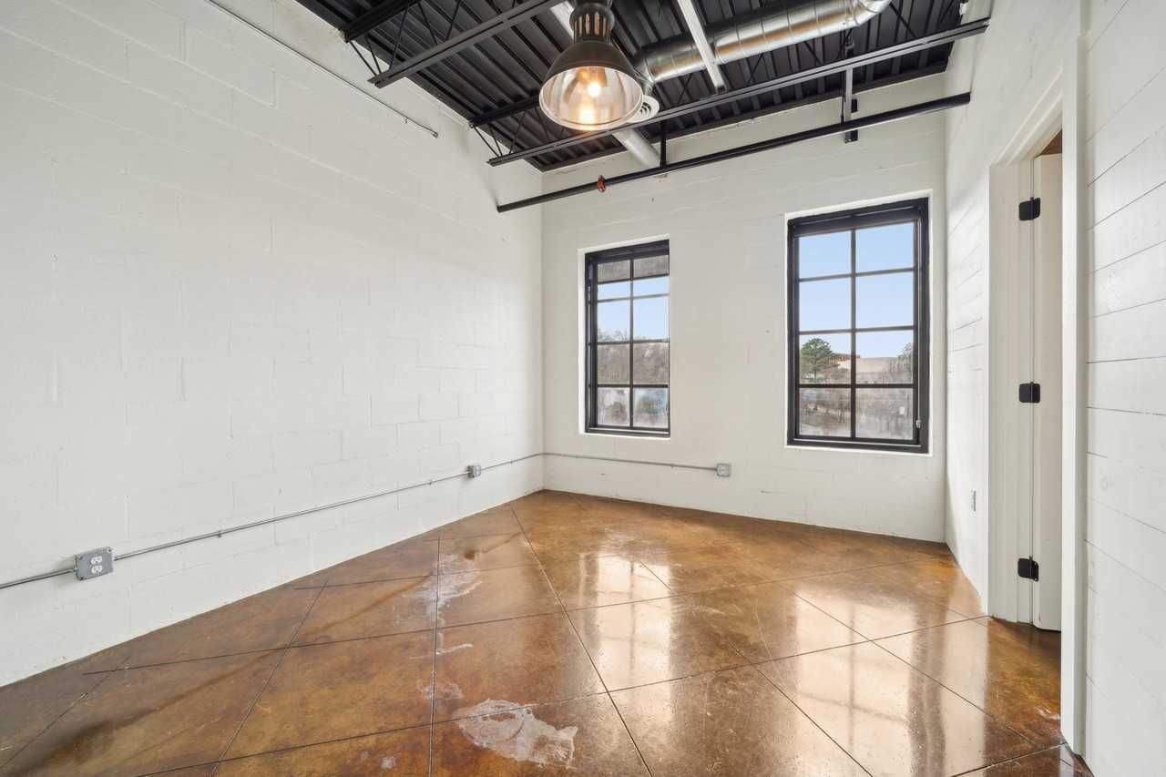 1228 15th St S #D2 - Photo 2 of 45