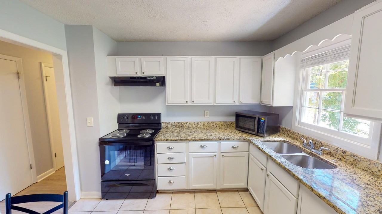 4449 Malibu Dr - Photo 5 of 9