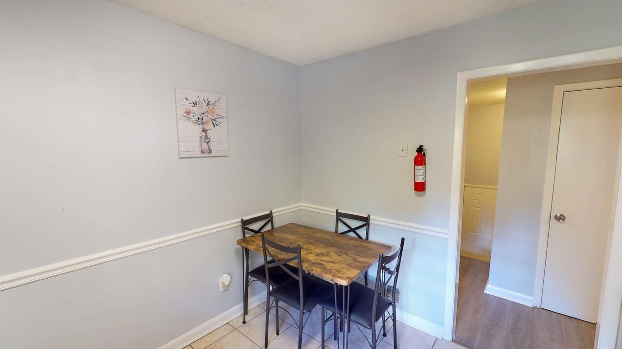 4449 Malibu Dr - Photo 6 of 9