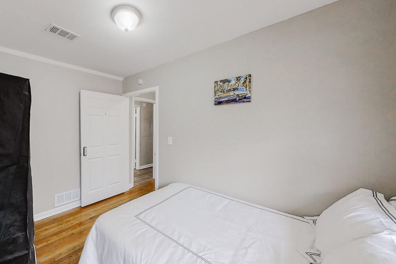 1152 S Parkwood Dr #1 - Photo 2 of 8