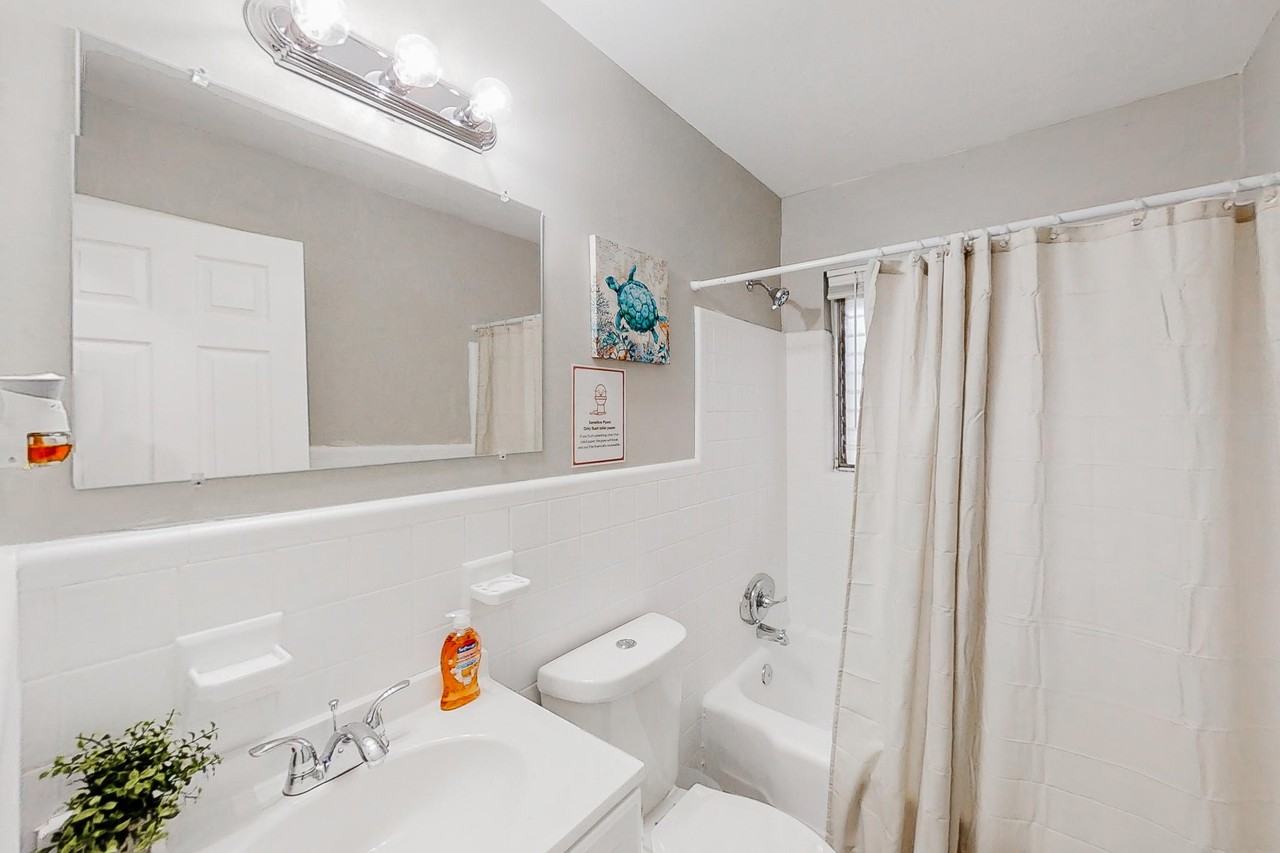 1152 S Parkwood Dr #1 - Photo 4 of 8