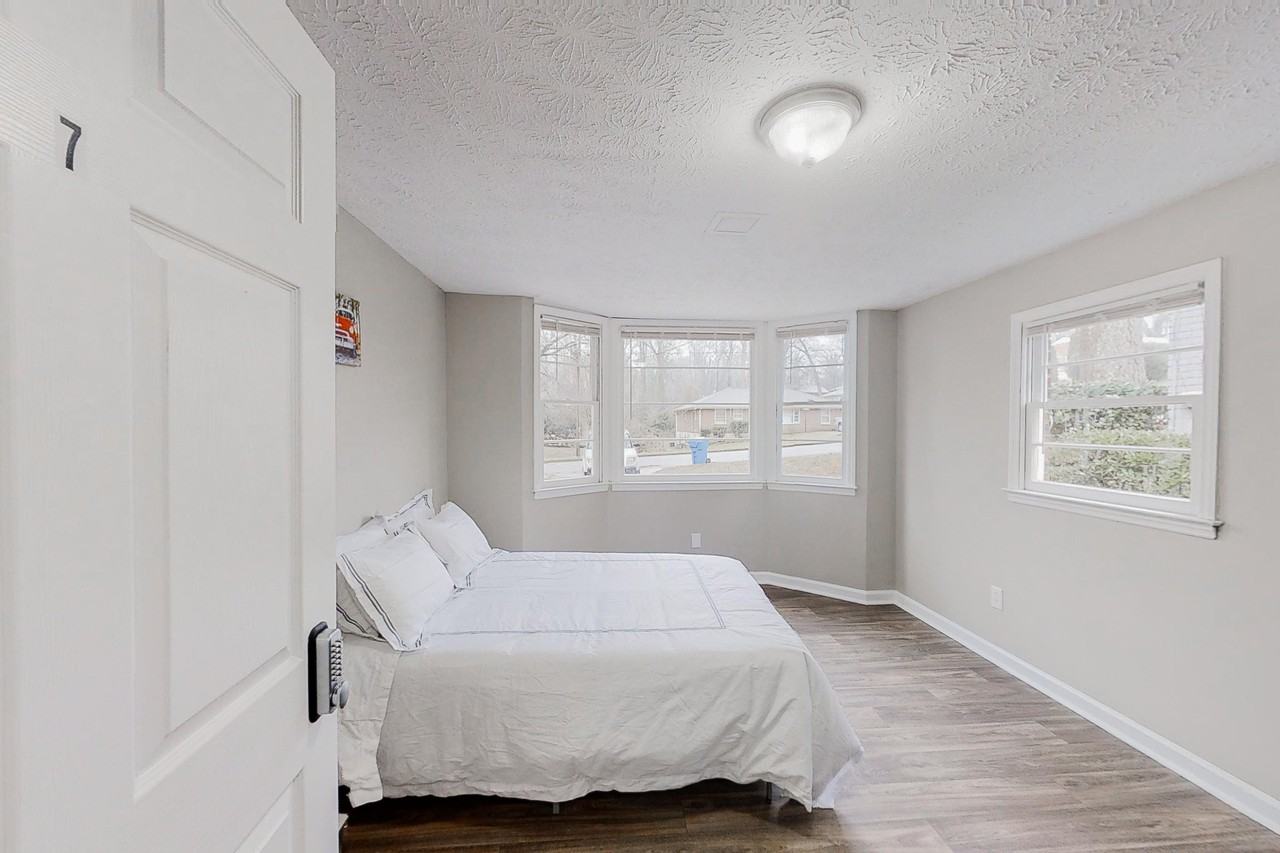 1152 S Parkwood Dr #1 - Photo 5 of 8