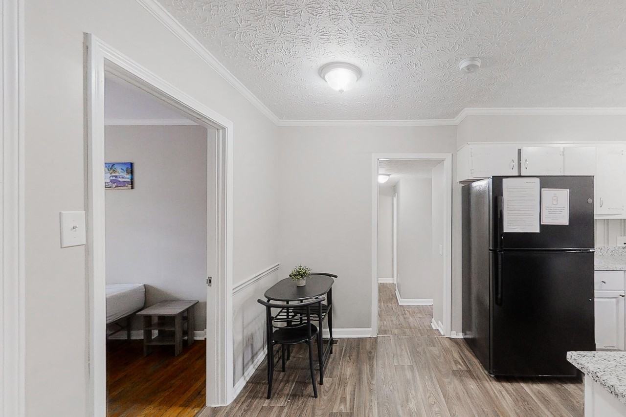 1152 S Parkwood Dr #1 - Photo 7 of 8