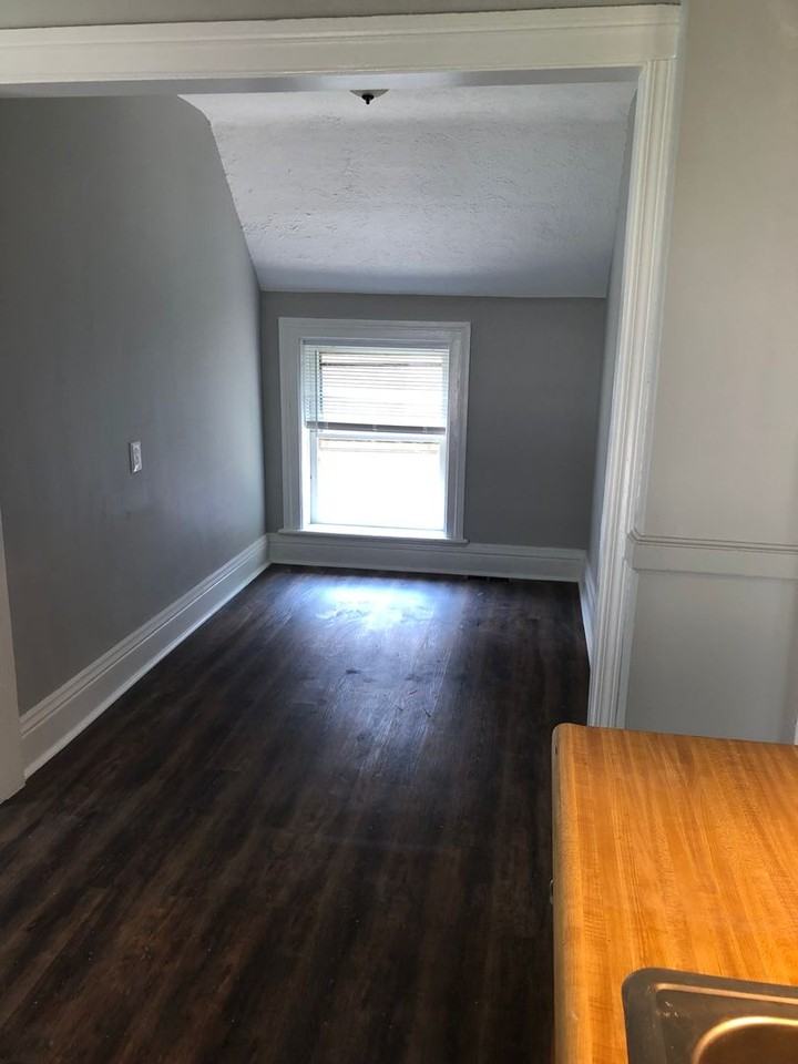 5064 Saint Paul Blvd - Photo 3 of 20