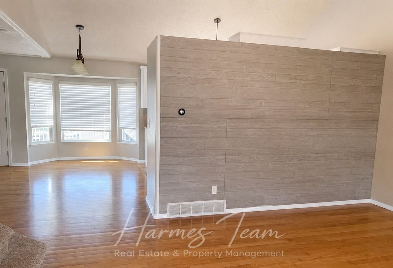 5960 Grapevine Dr - Photo 2 of 48
