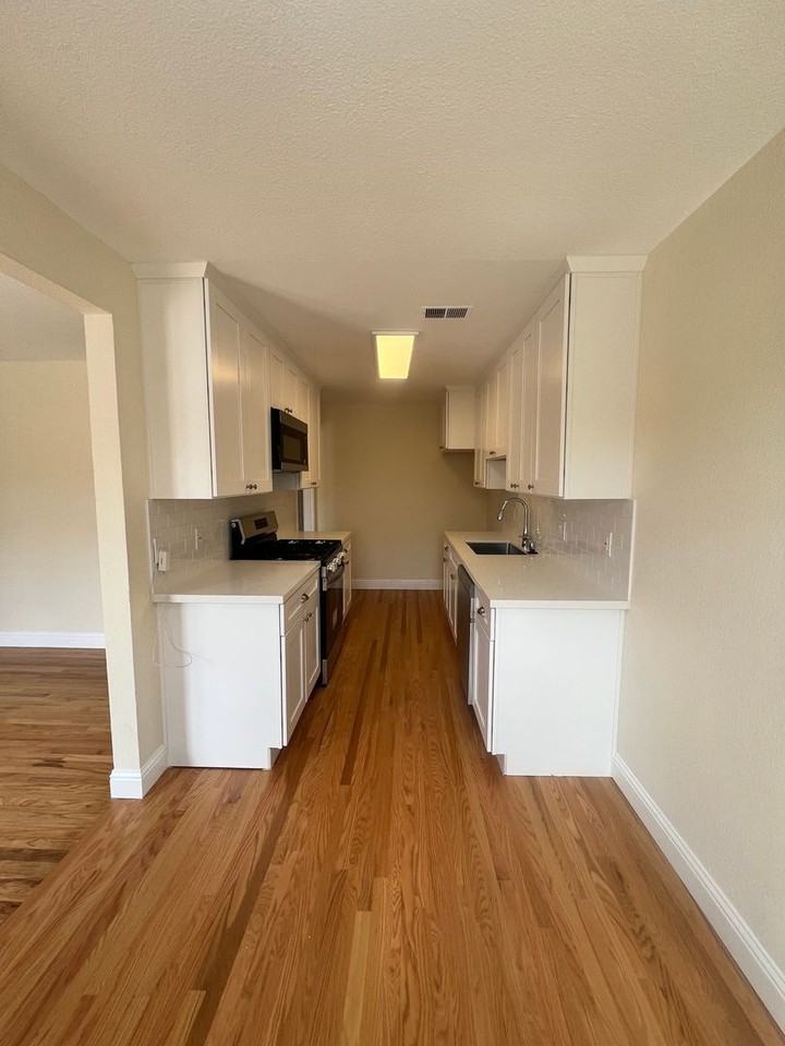 8096 Juniper Ave - Photo 3 of 12