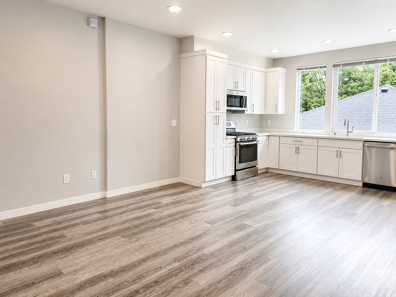 4505 23rd Ave Sw - Photo 3 of 11