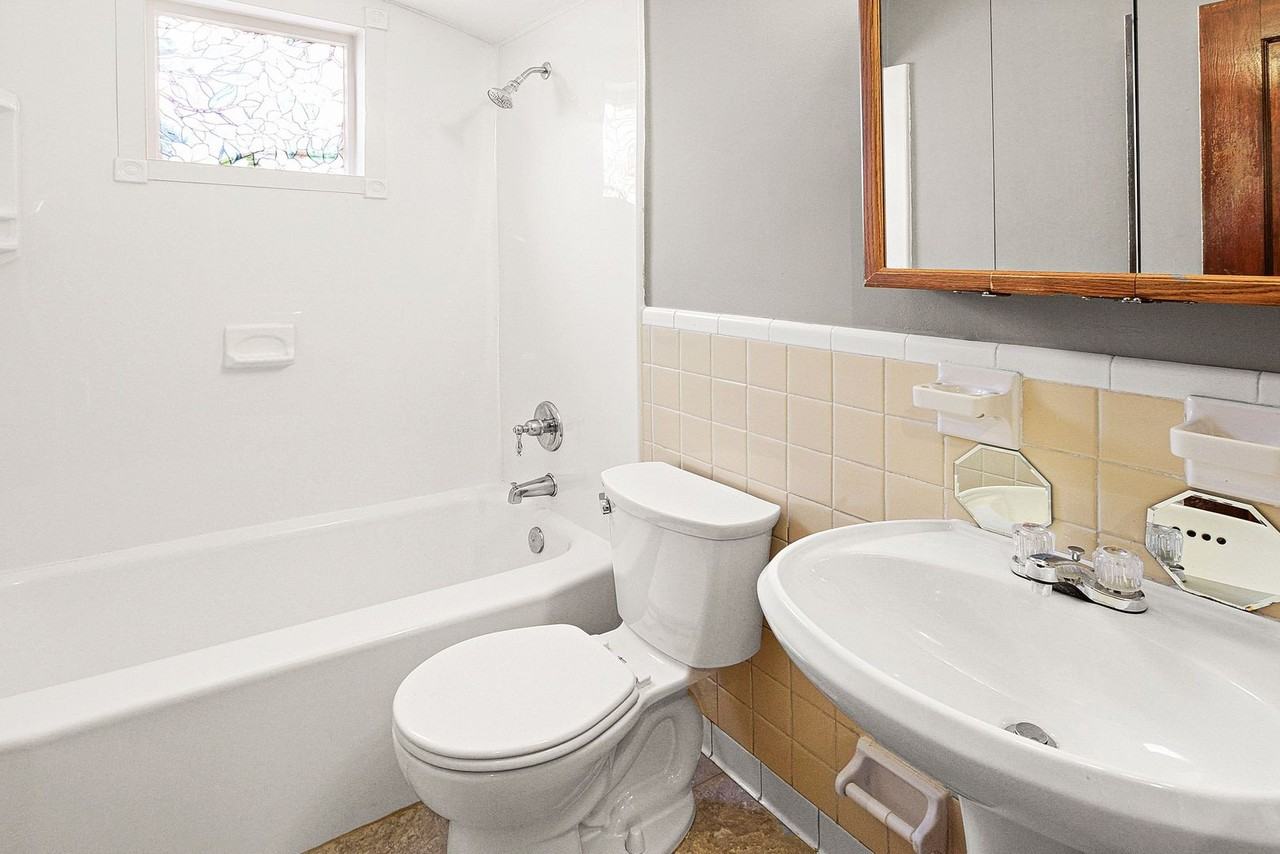 249 S Hartnett Ave - Photo 2 of 21