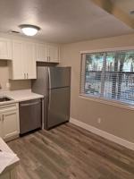 featured image of 427 W Elm St