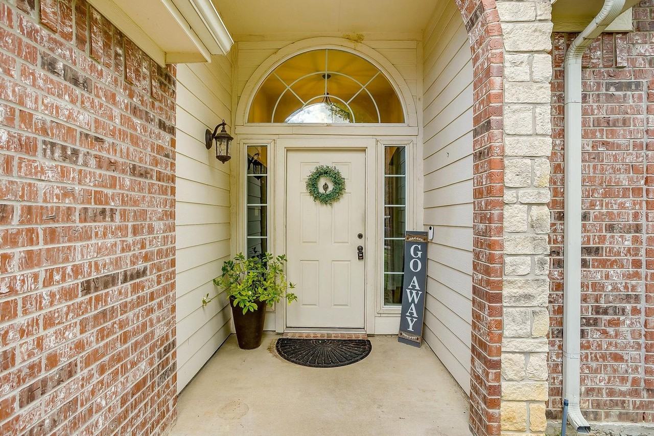 12217 Shadow Wood Trl - Photo 4 of 35