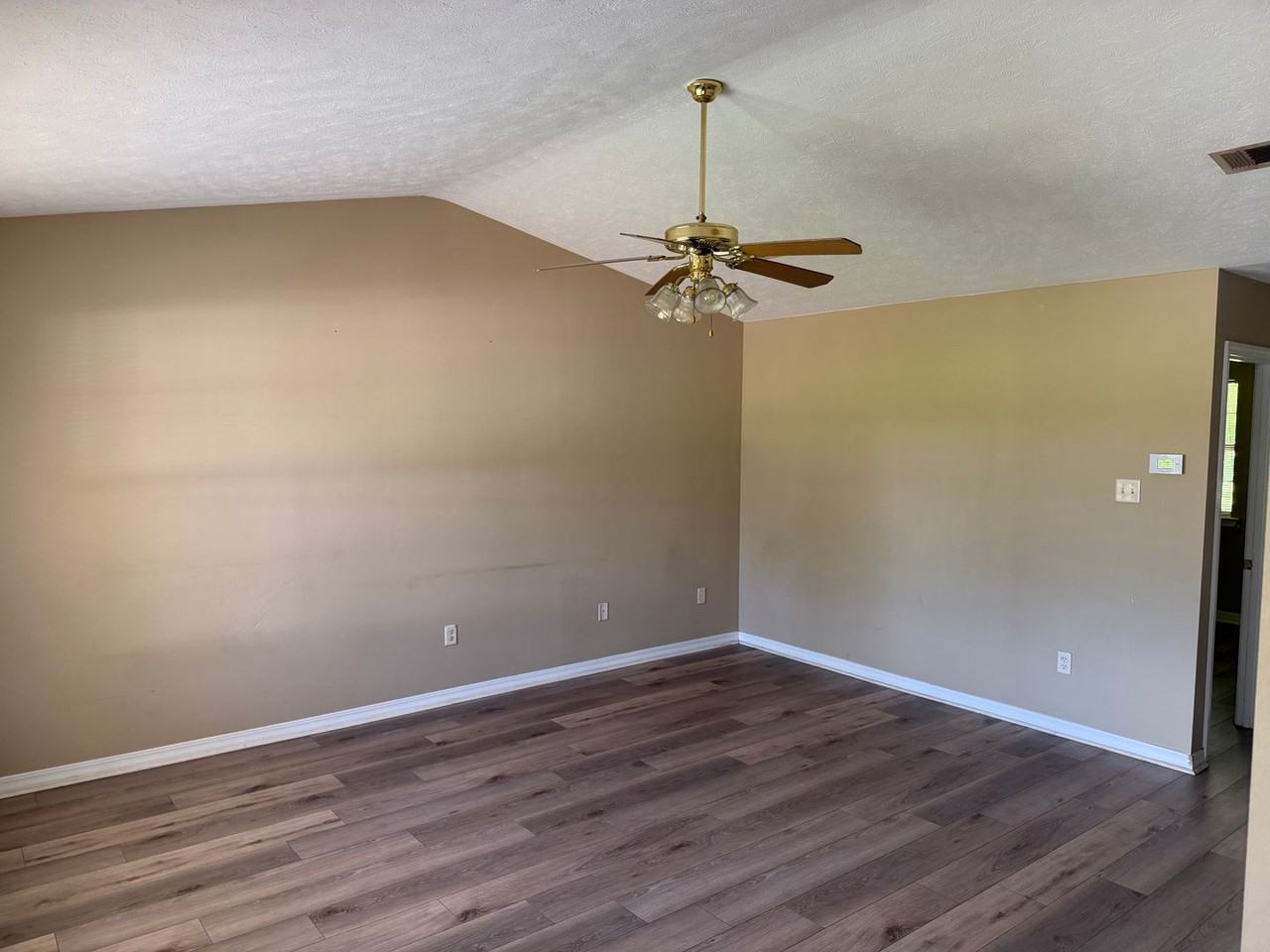 209 E Center St - Photo 2 of 8