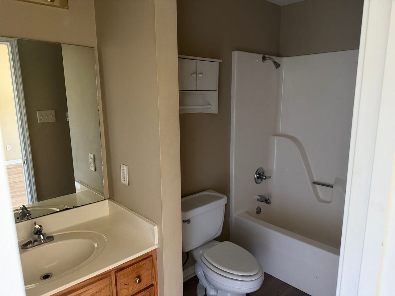 209 E Center St - Photo 5 of 8