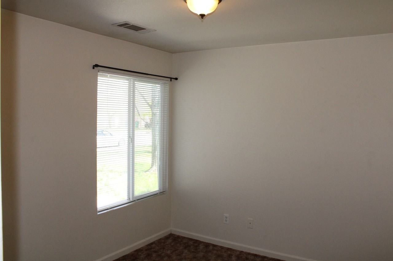 3720 Vinewood Dr - Photo 7 of 14