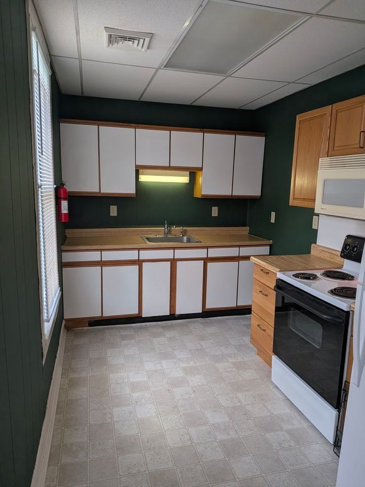 251 Main St - Photo 3 of 6