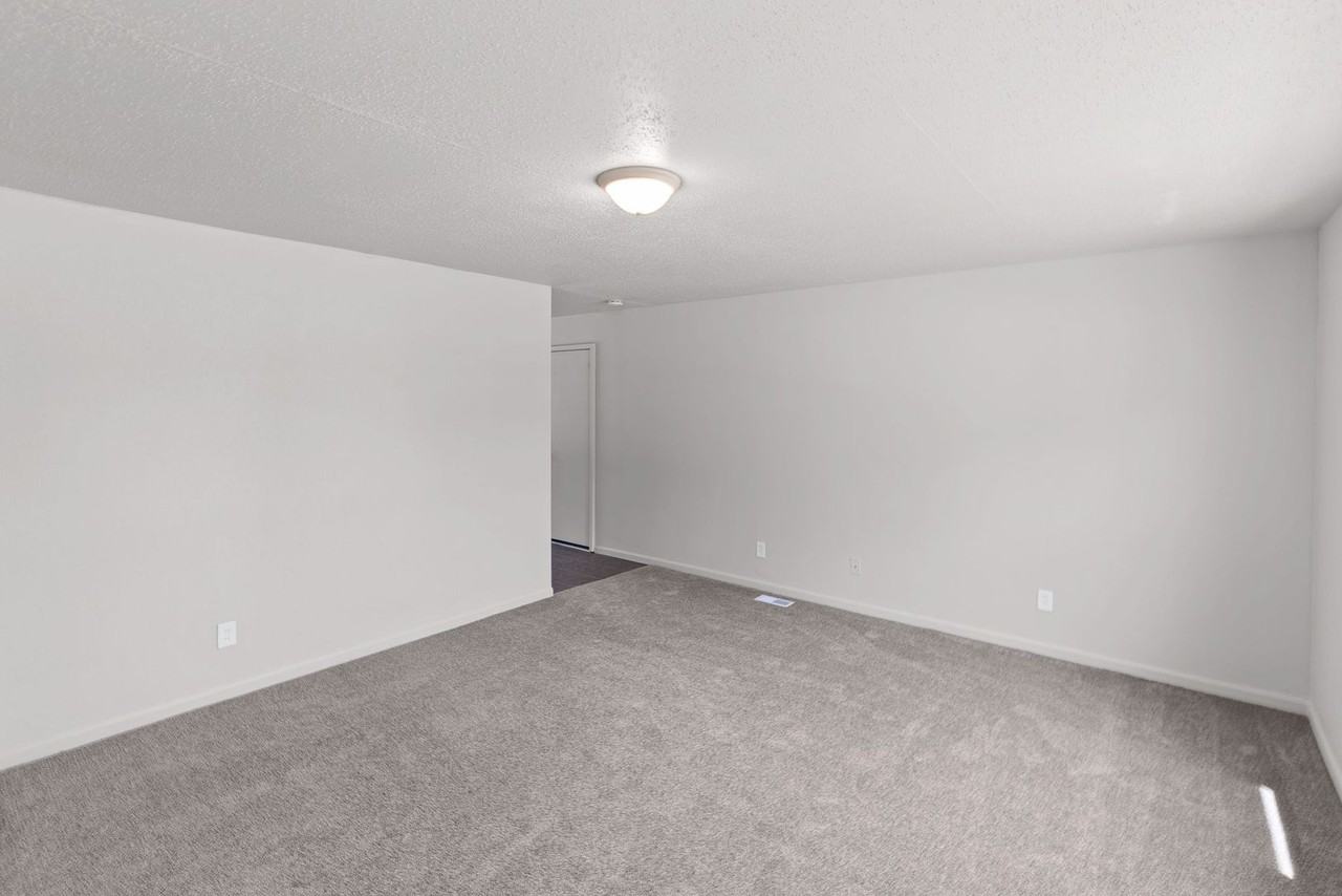 47 Saint Henry Dr - Photo 2 of 10