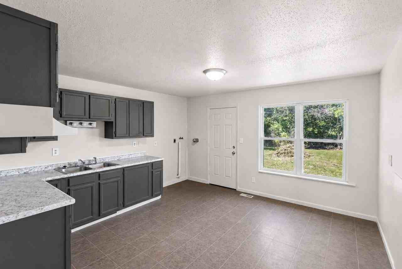 47 Saint Henry Dr - Photo 4 of 10