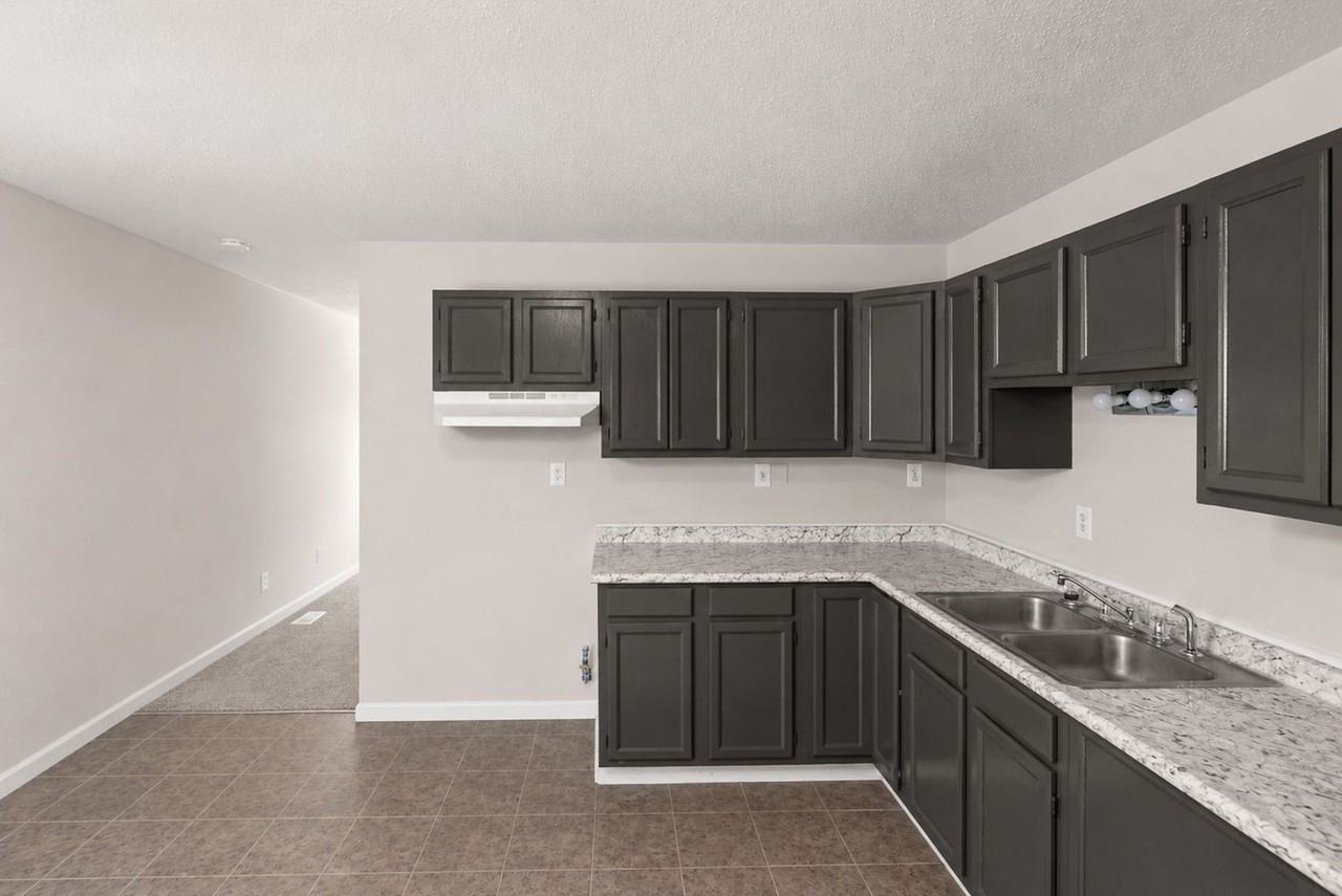 47 Saint Henry Dr - Photo 5 of 10