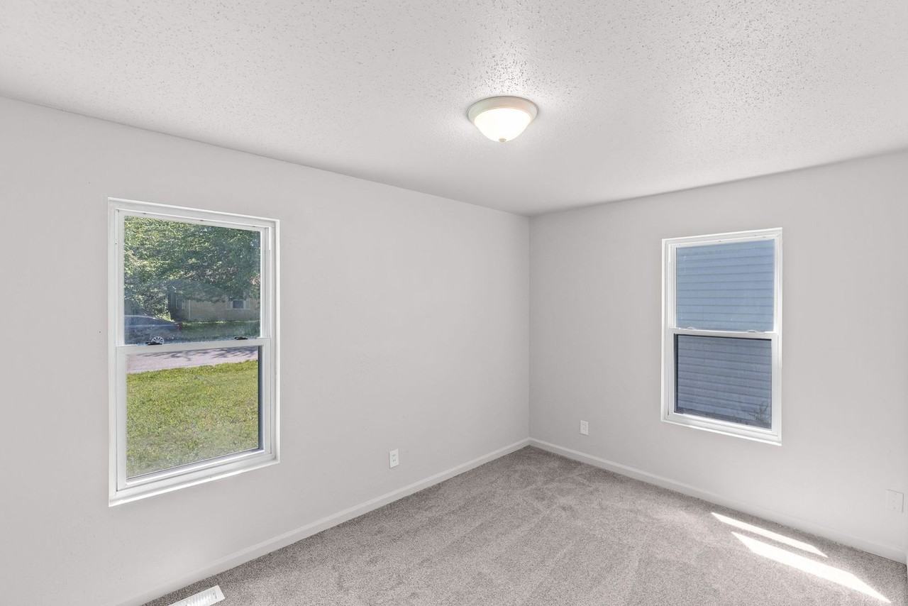 47 Saint Henry Dr - Photo 6 of 10