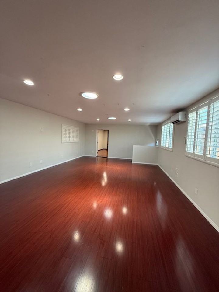 334 Roanoke Rd - Photo 7 of 33