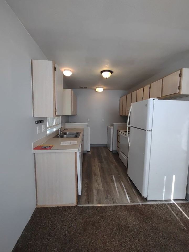 601 Sunset Ave Ne #A - Photo 4 of 9