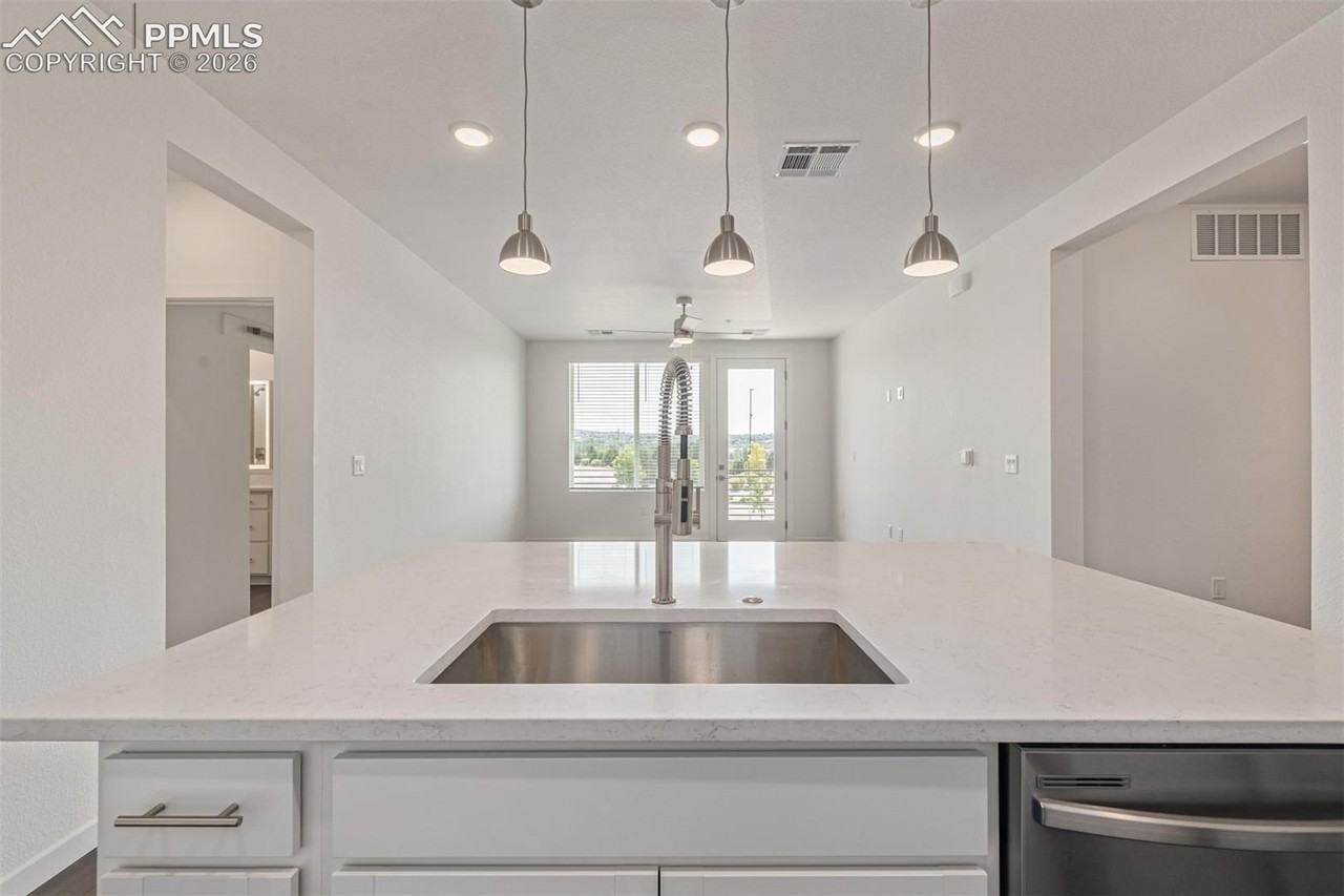 2252 Arikaree Hts - Photo 5 of 27