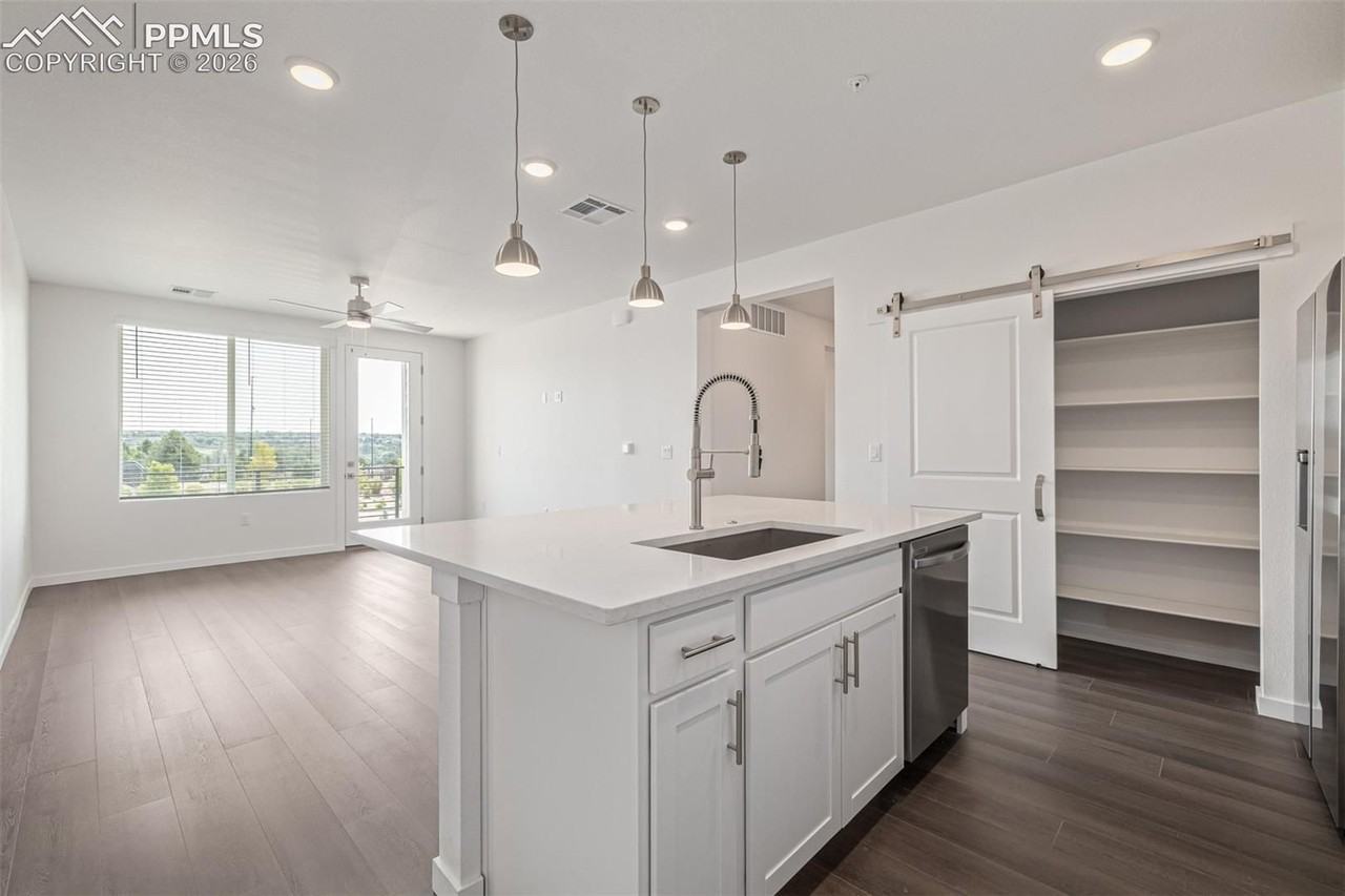 2252 Arikaree Hts - Photo 7 of 27