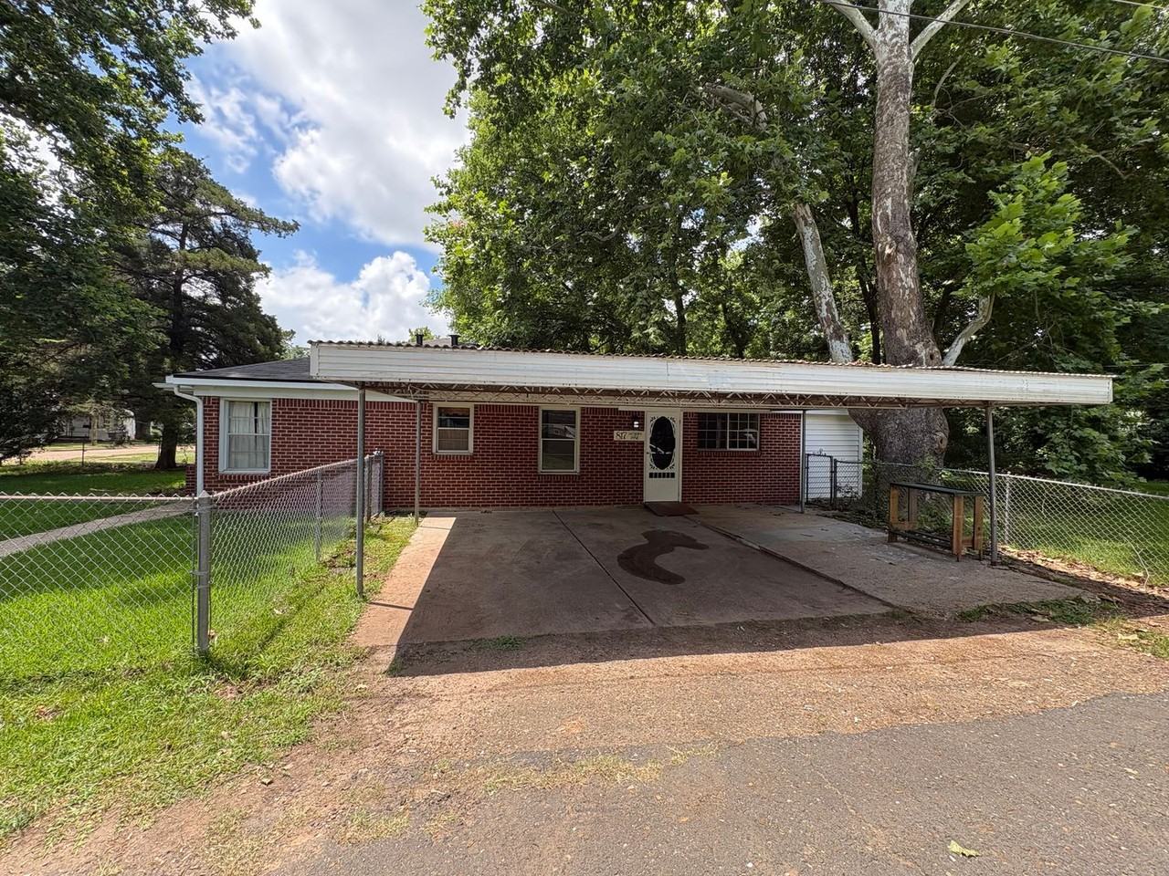817 Anthony St - Photo 3 of 27