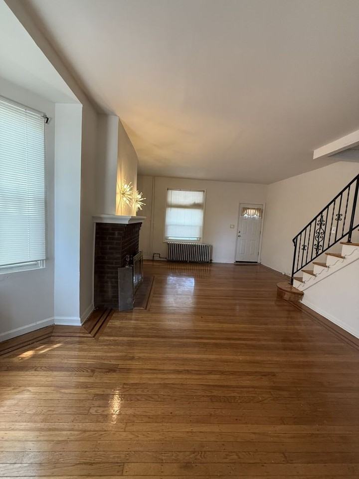 1101 Parker St - Photo 2 of 13