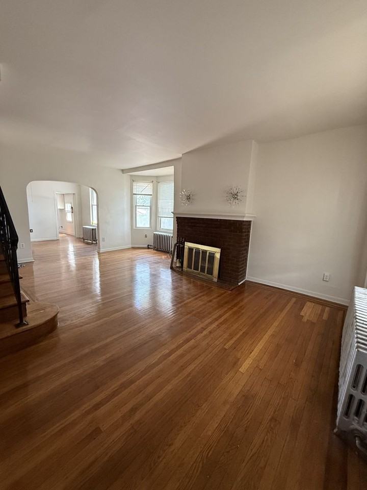 1101 Parker St - Photo 3 of 13