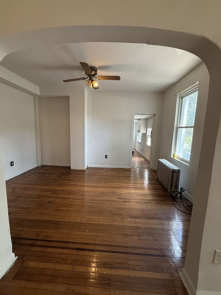 1101 Parker St - Photo 4 of 13