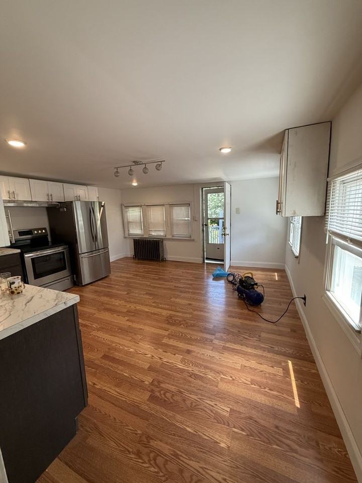 1101 Parker St - Photo 6 of 13